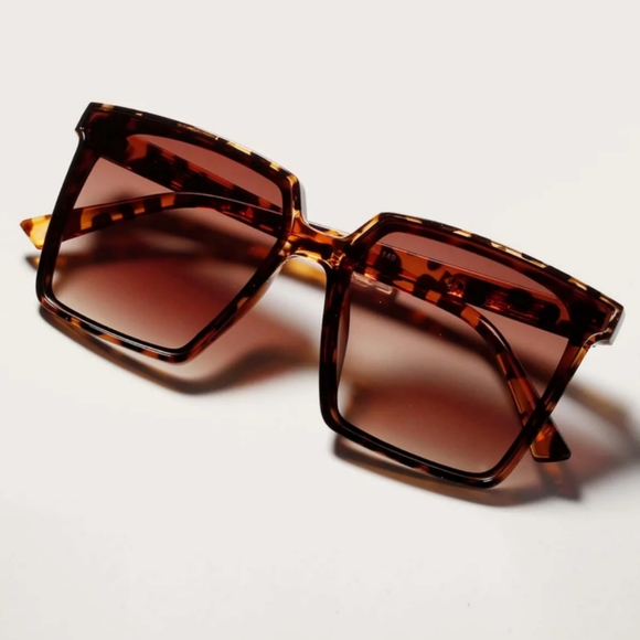 Sunglasses in "Leopard" - Picture 3 of 3